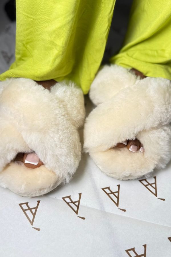 Blush Fur slides