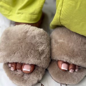 Amber Fur Slides