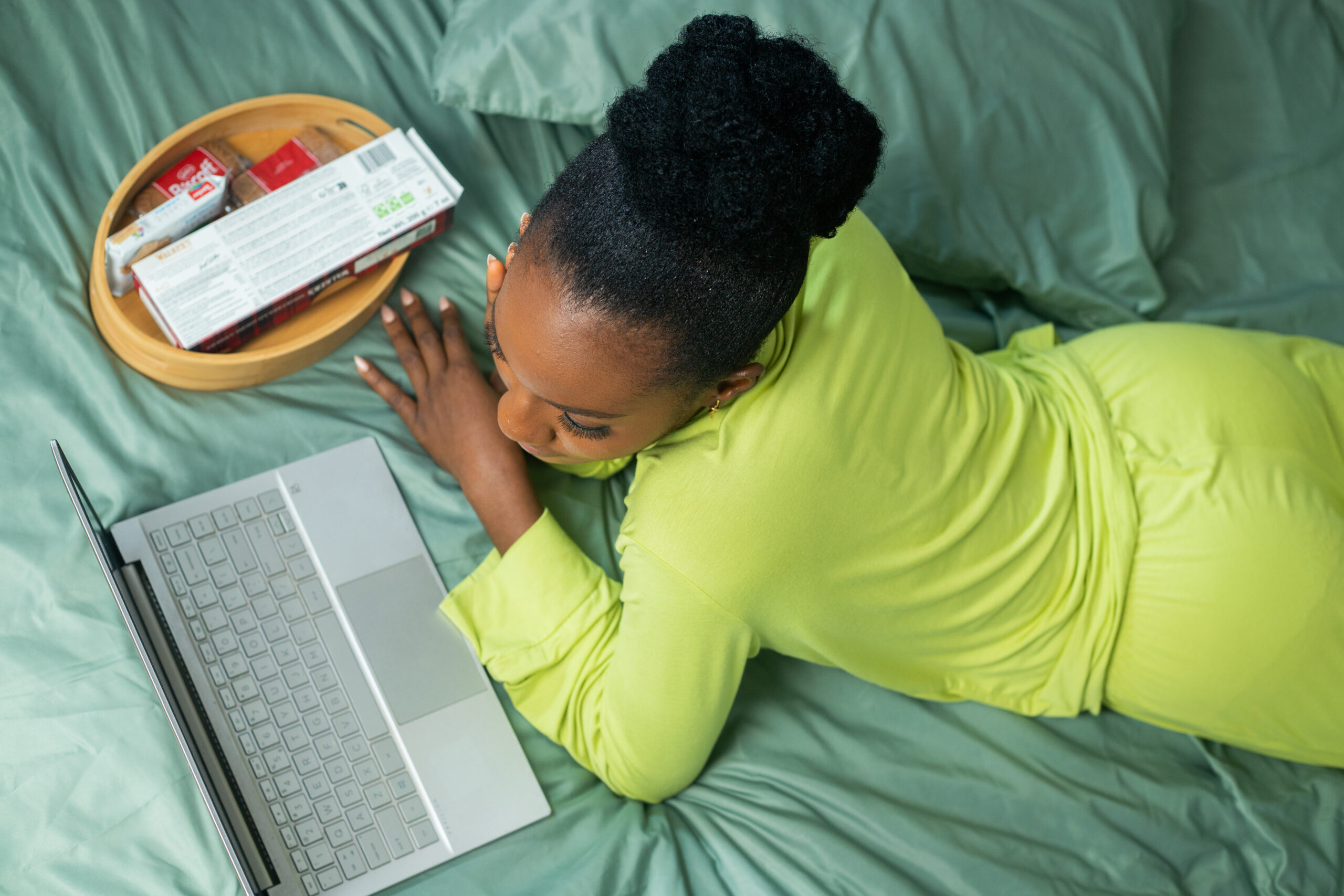 7 Best Outfits to Wear to Bed During Nigerian Heat