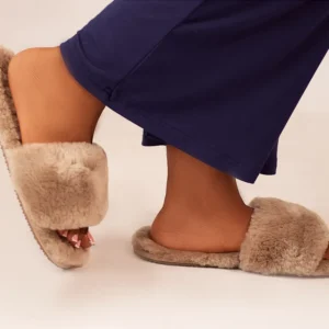 Amber Fur Slides